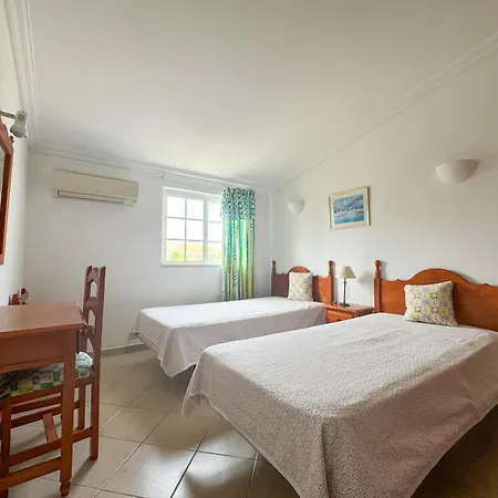 Ponta Grande 公寓式酒店 *