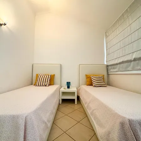 Ponta Grande Aparthotel 5*