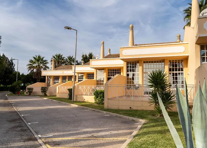 Ponta Grande Apartahotel 5*